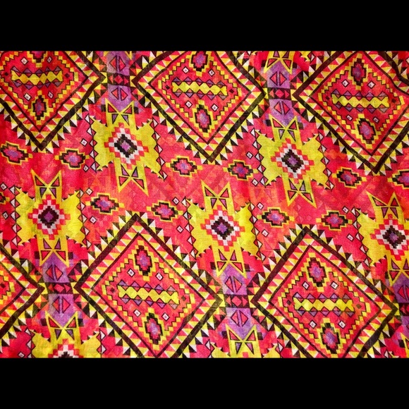 🌵 Patterned Infinity Scarf - Picture 3 of 3